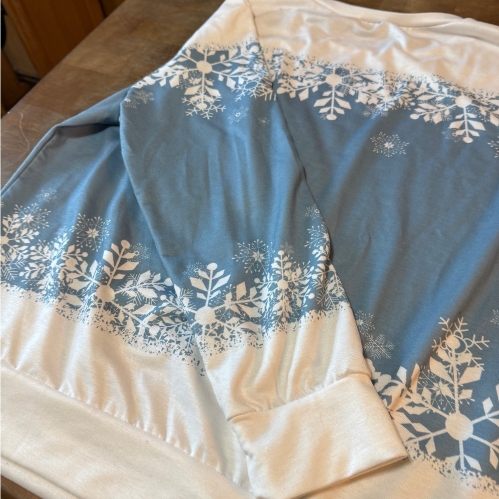 Festive Christmas Snowman Blue and White Lightweight sweatshirt Holiday XL/1XL - Picture 7 of 14